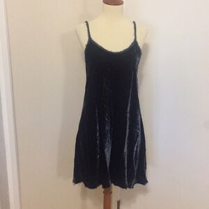 XS LOVE TANJANE Velvet Dress DD42 3773‎